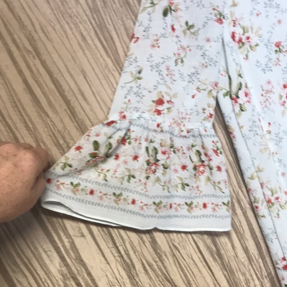 Max Studio woman’s floral print blouse bell sleeves, Small (sum232) - Picture 2 of 13